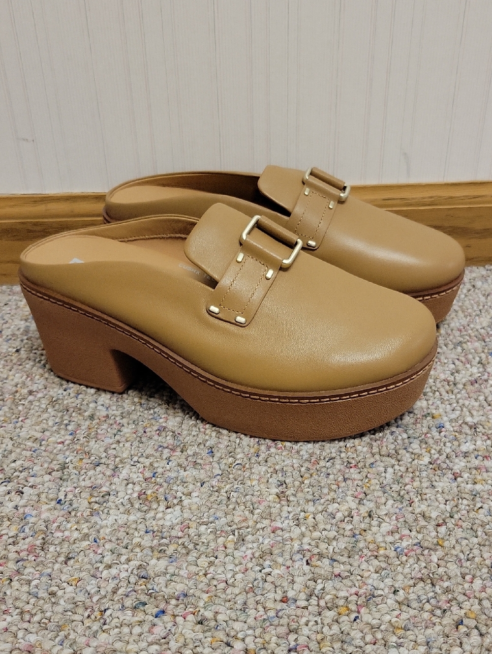 Fitflop Tan Platform Pilar Mule Clog with Buckle Detail - Women Sz 8.